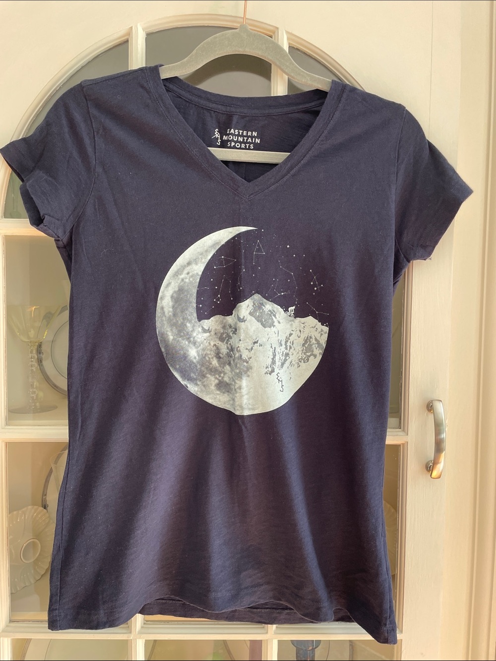 Eastern Mountain Sports Navy Moon & Mountain V‑Neck Tee Women’s Size:Med